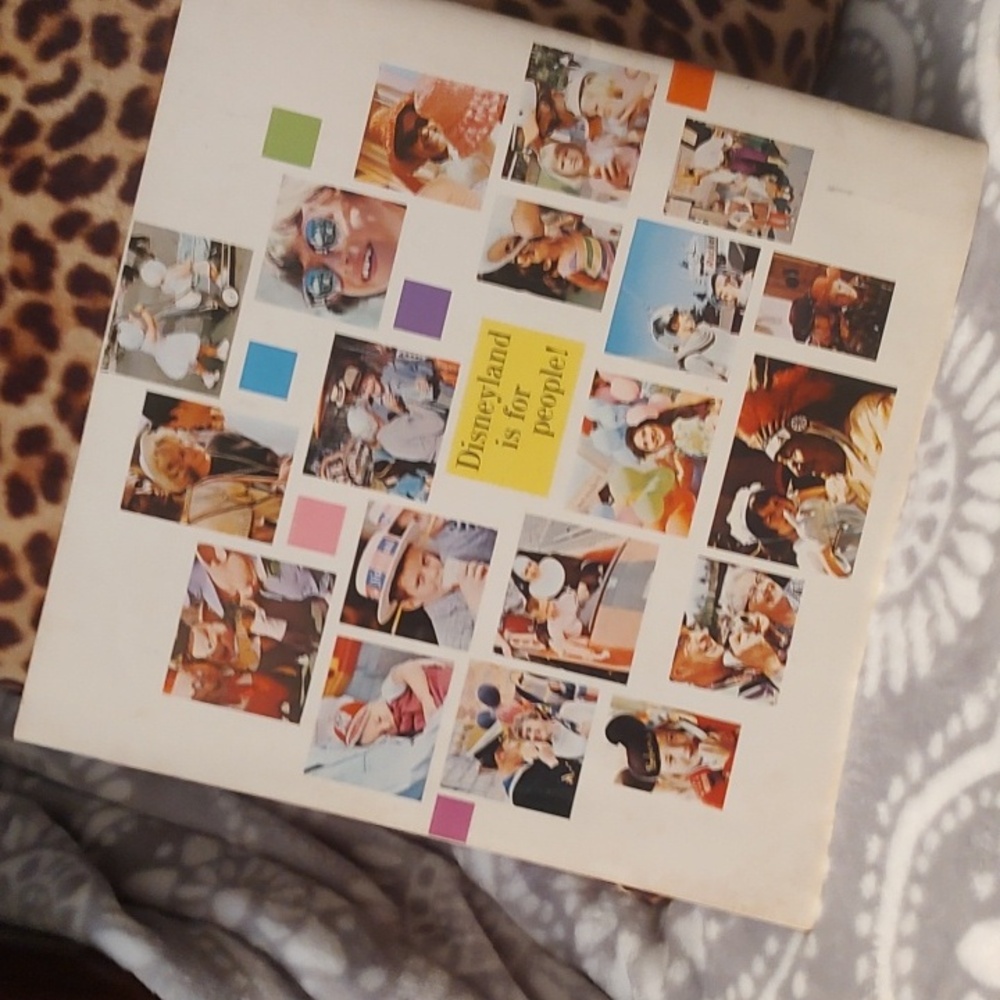 Disney, Disneyland Souvenir 📚 - Picture 8 of 9